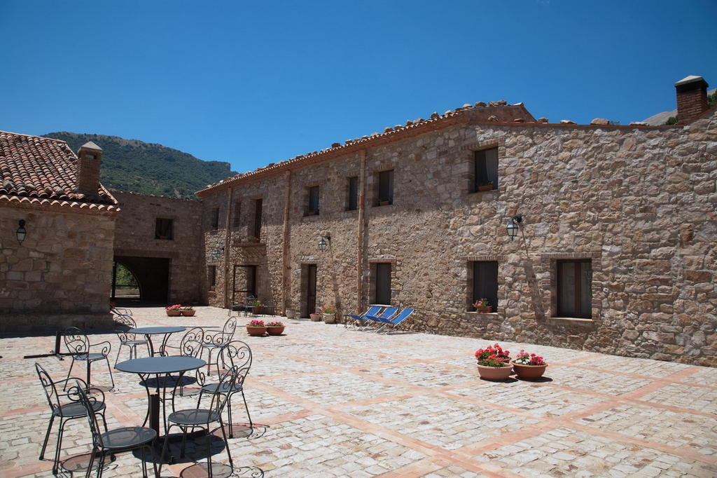 Masseria Rocca Di Gonato Кастельбуоно Екстер'єр фото